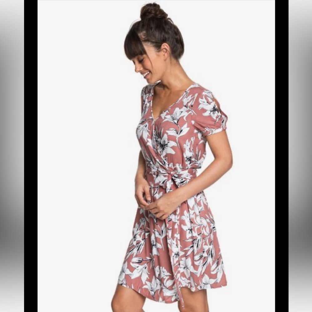Roxy Monument View Wrap Mini Dress Floral Print Cap Sleeves Size 6
